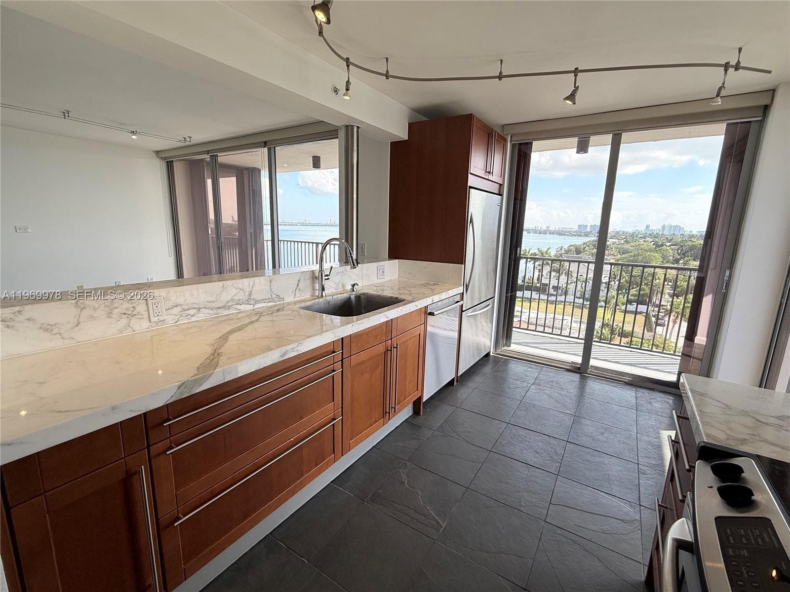 VENETIAN ISLE CONDO · #802 in Miami - Photo 9