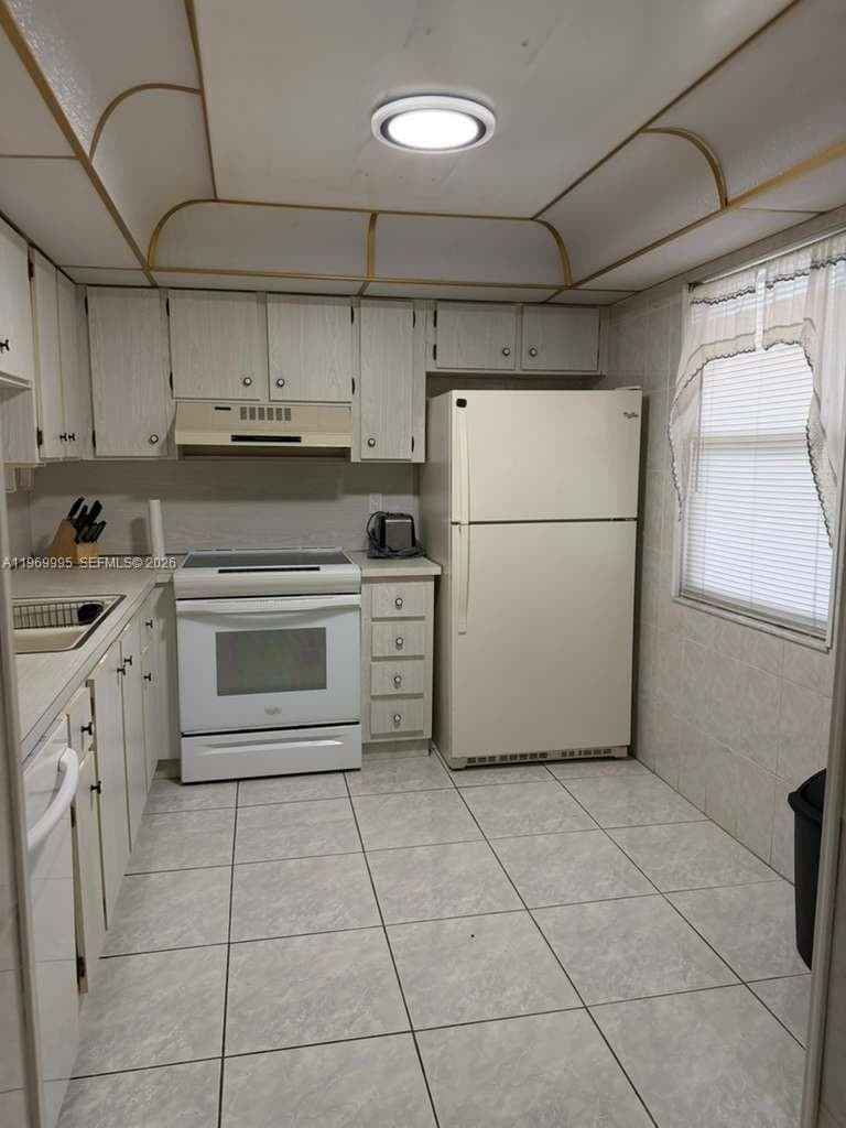 MEADOWBROOK LAKES VIEW CO · #109 in Dania Beach - Photo 10
