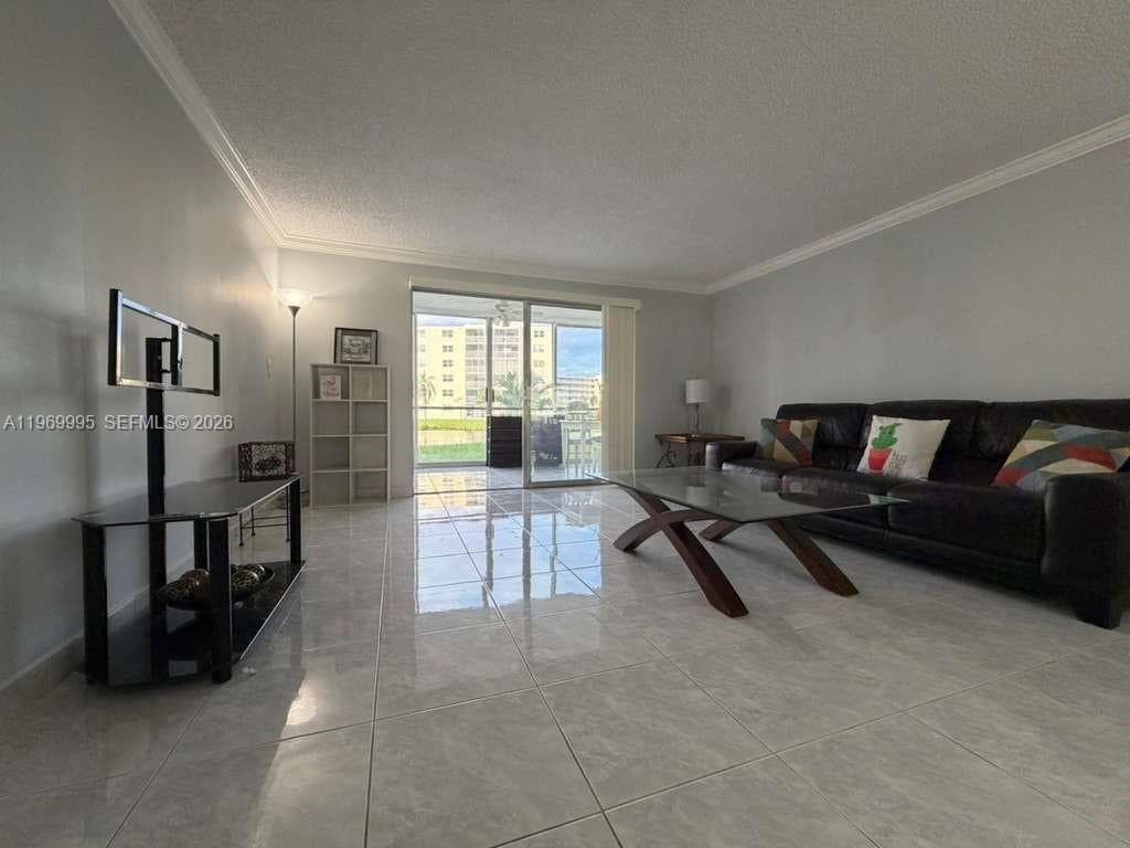 MEADOWBROOK LAKES VIEW CO · #109 in Dania Beach - Photo 8