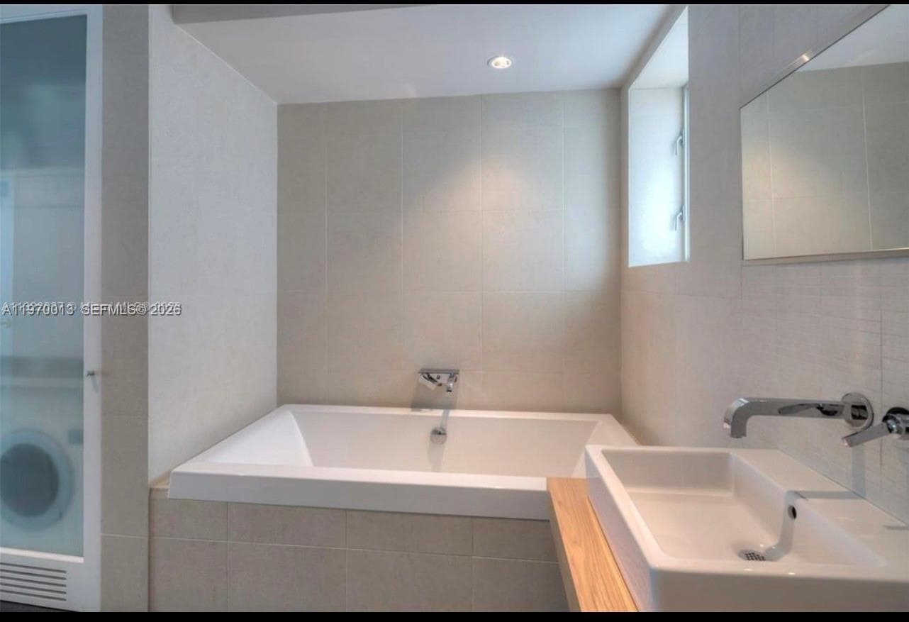 FONTANA CONDO · #103 in Miami Beach - Photo 11