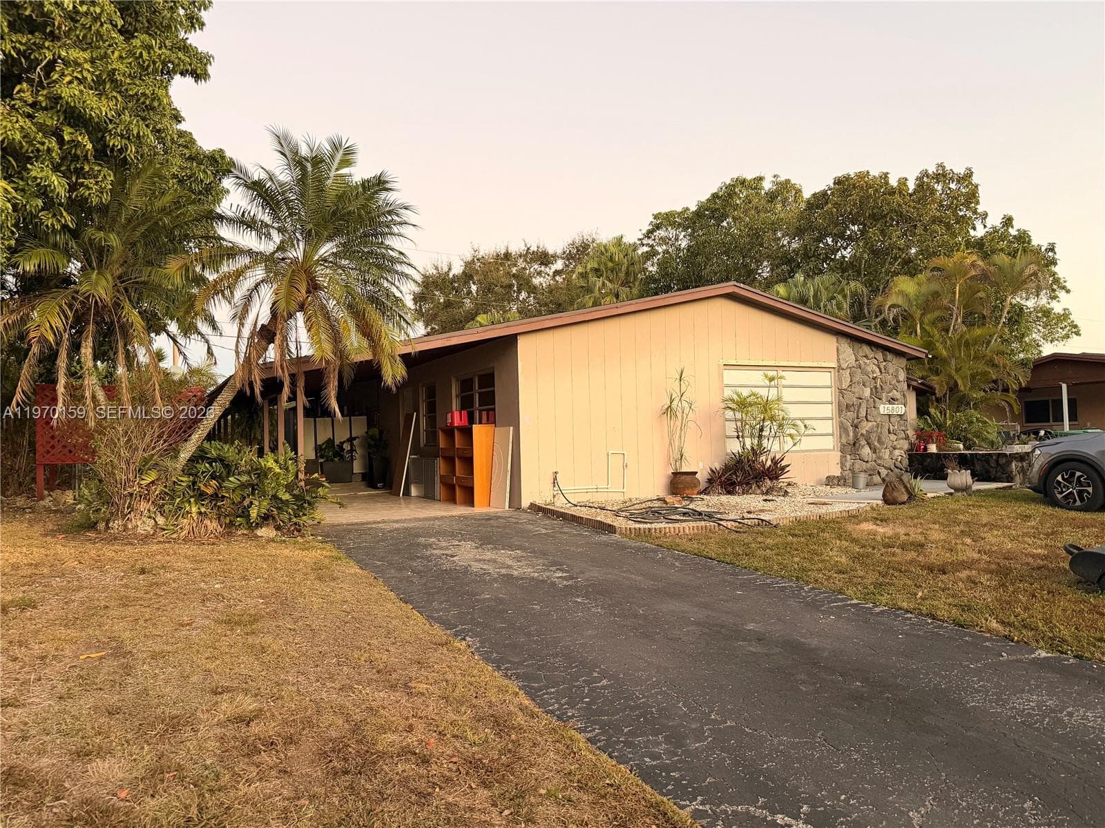 15801 SW 99th Pl photo 2