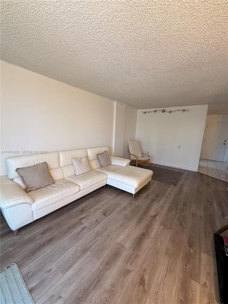 WOODSIDE APTS CONDO · #B304 in North Miami Beach - Photo 2