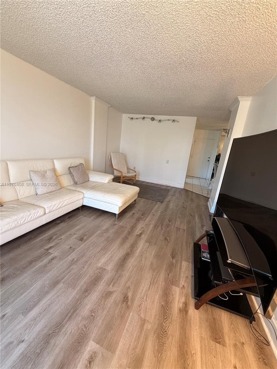WOODSIDE APTS CONDO · #B304 in North Miami Beach - Photo 3