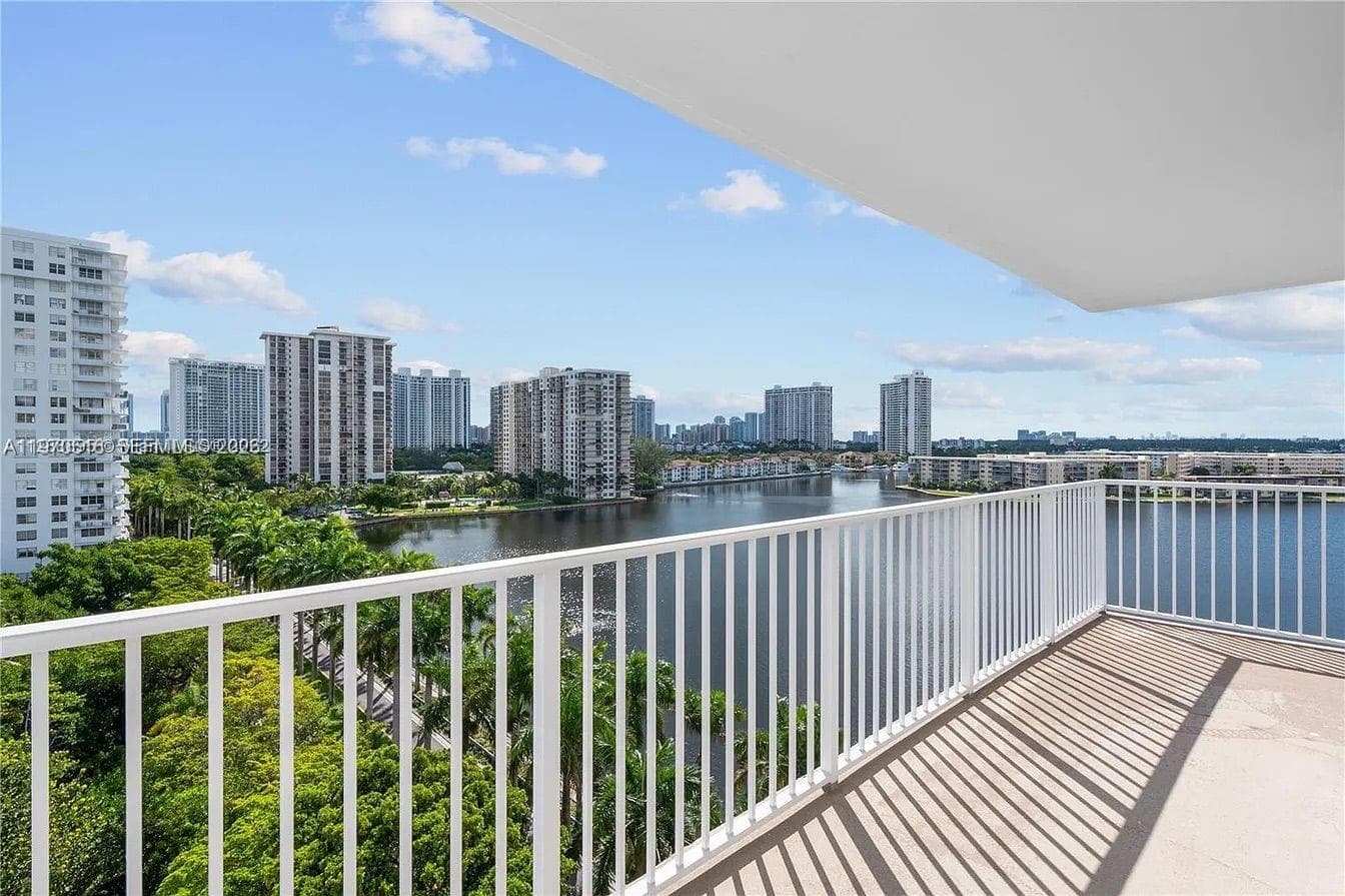 ADMIRALS PORT CONDO-EAST · #1016W in Aventura - Photo 4