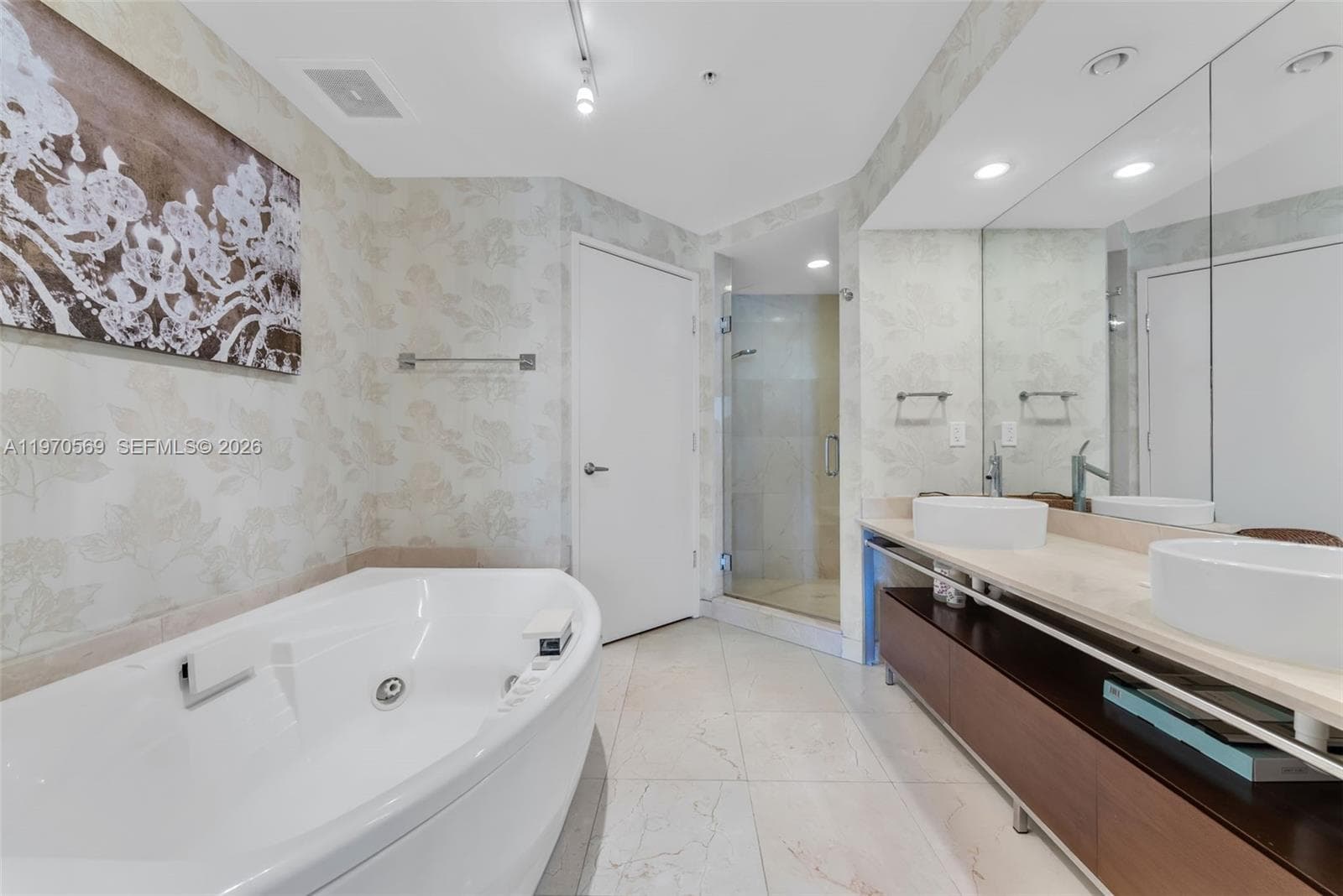 Sayan Condo · #1604 in Sunny Isles Beach - Photo 17