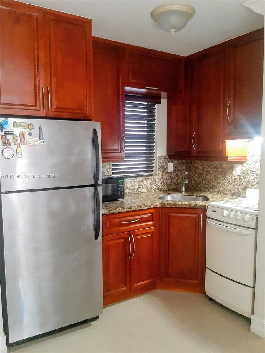 Salem House · #112 in Sunny Isles Beach - Photo 2