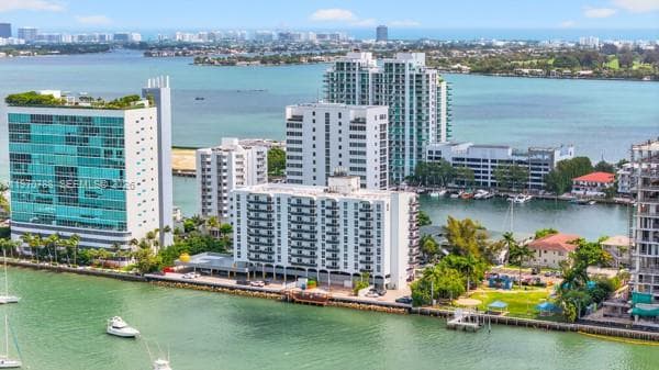 THE ISLANDER CLUB CONDO · #506 in North Bay Village - Photo 2