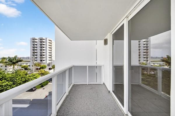 THE ISLANDER CLUB CONDO · #506 in North Bay Village - Photo 20
