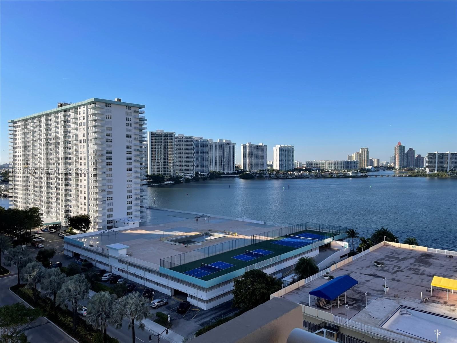 WINSTON TOWERS 100 CONDO · #1215 in Sunny Isles Beach - Photo 3
