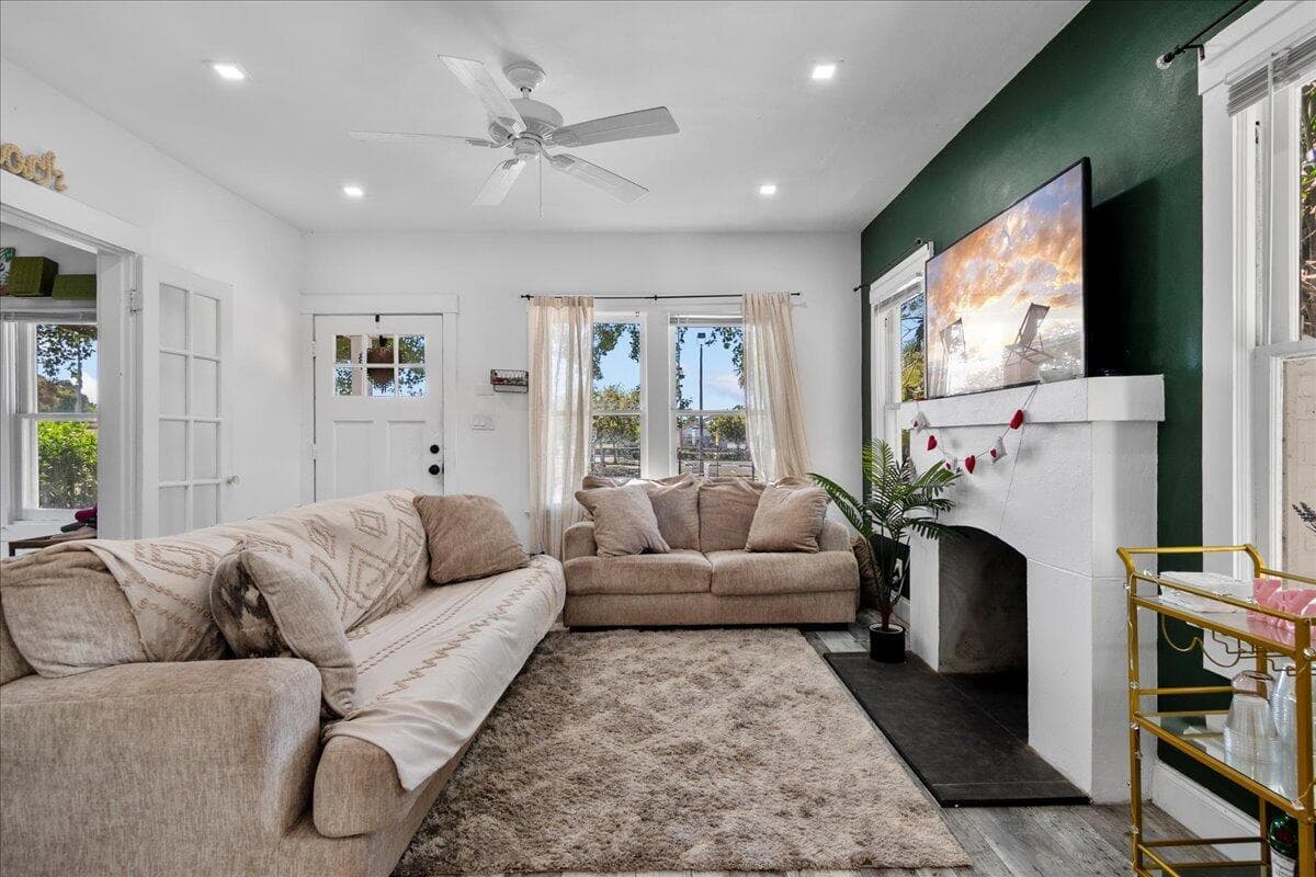 05-Living Room 2