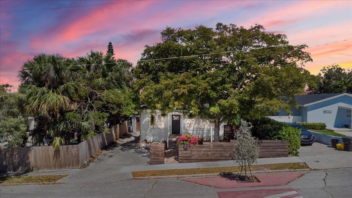 31-Front of Home Sundown