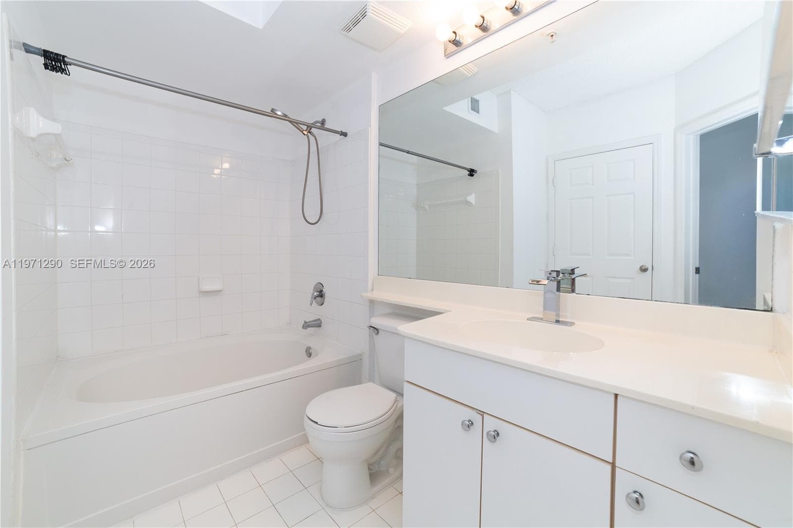 Porto Bellagio · #2911 in Sunny Isles Beach - Photo 23
