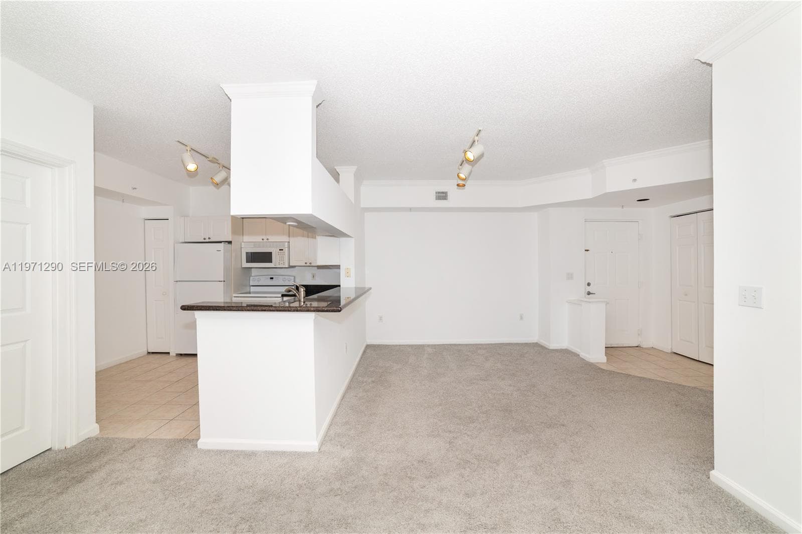 Porto Bellagio · #2911 in Sunny Isles Beach - Photo 9