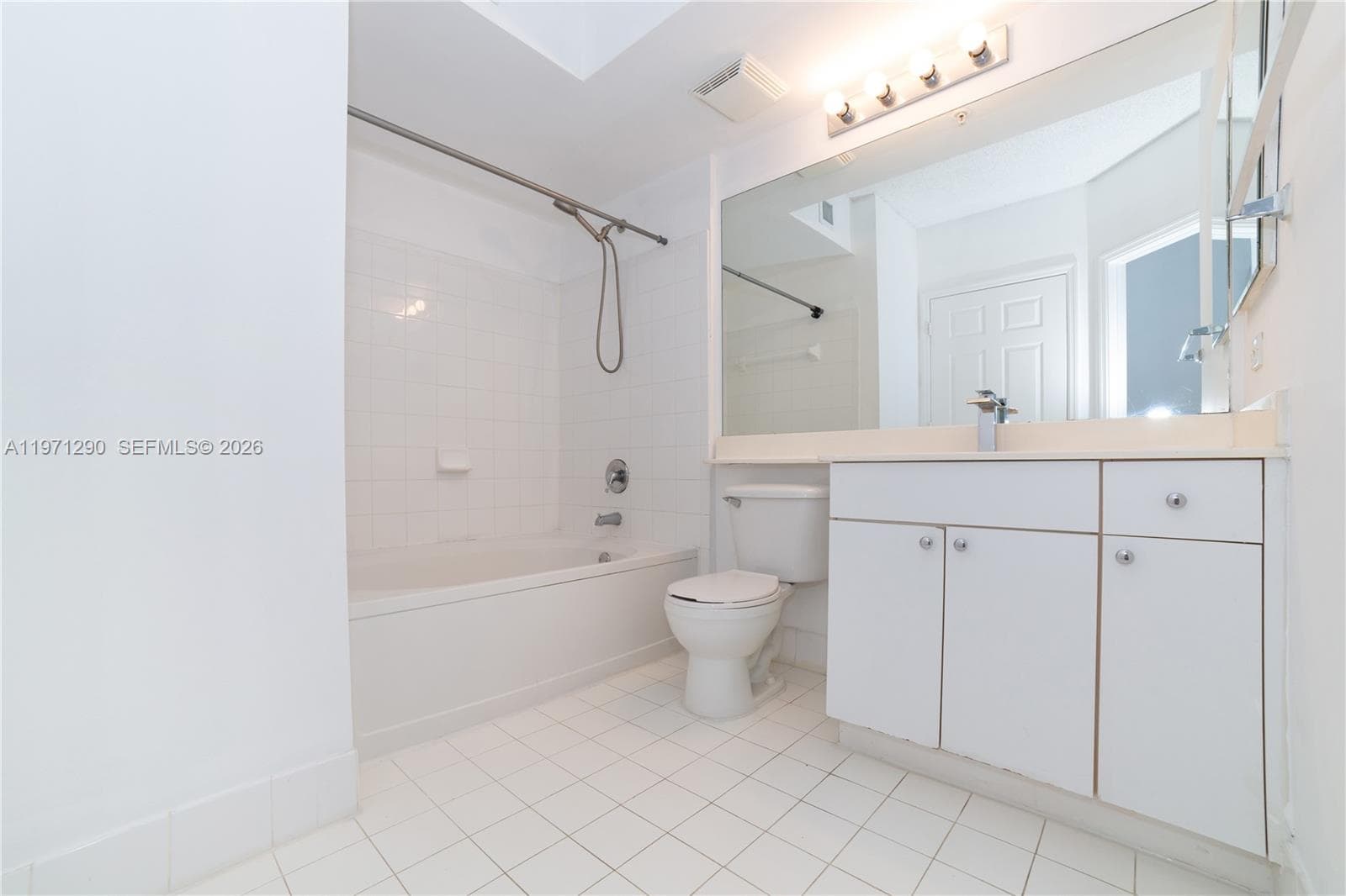 Porto Bellagio · #2911 in Sunny Isles Beach - Photo 24