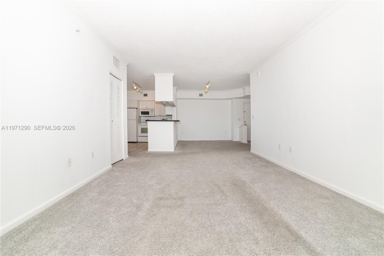 Porto Bellagio · #2911 in Sunny Isles Beach - Photo 11