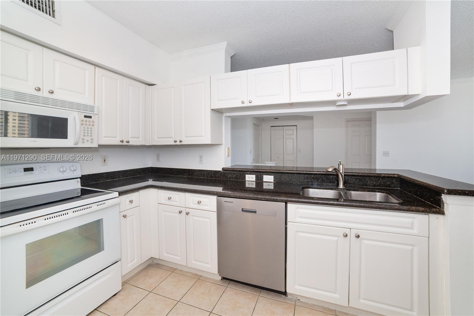 Porto Bellagio · #2911 in Sunny Isles Beach - Photo 8