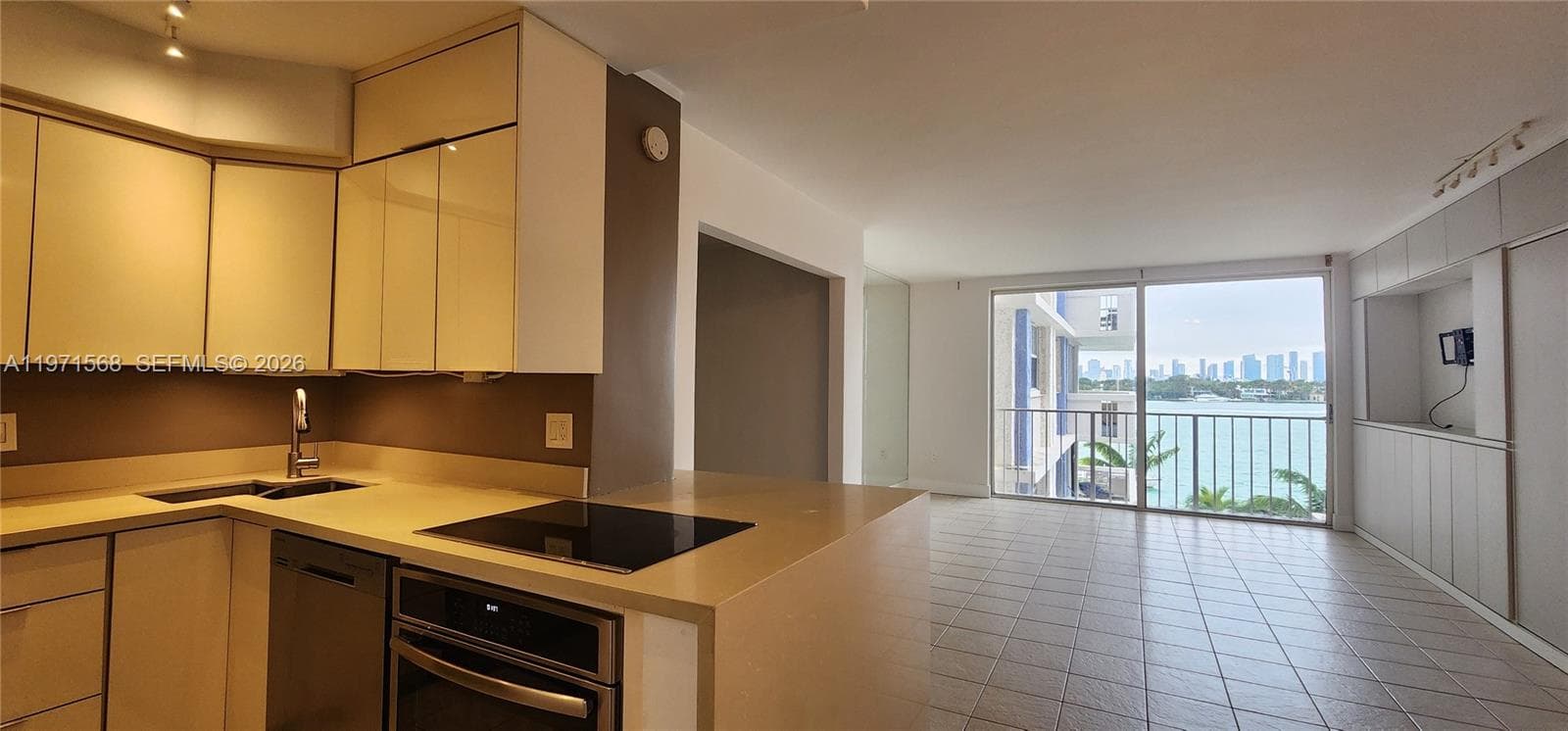 SOUTH BAY CLUB CONDO · #515 in Miami Beach - Photo 2
