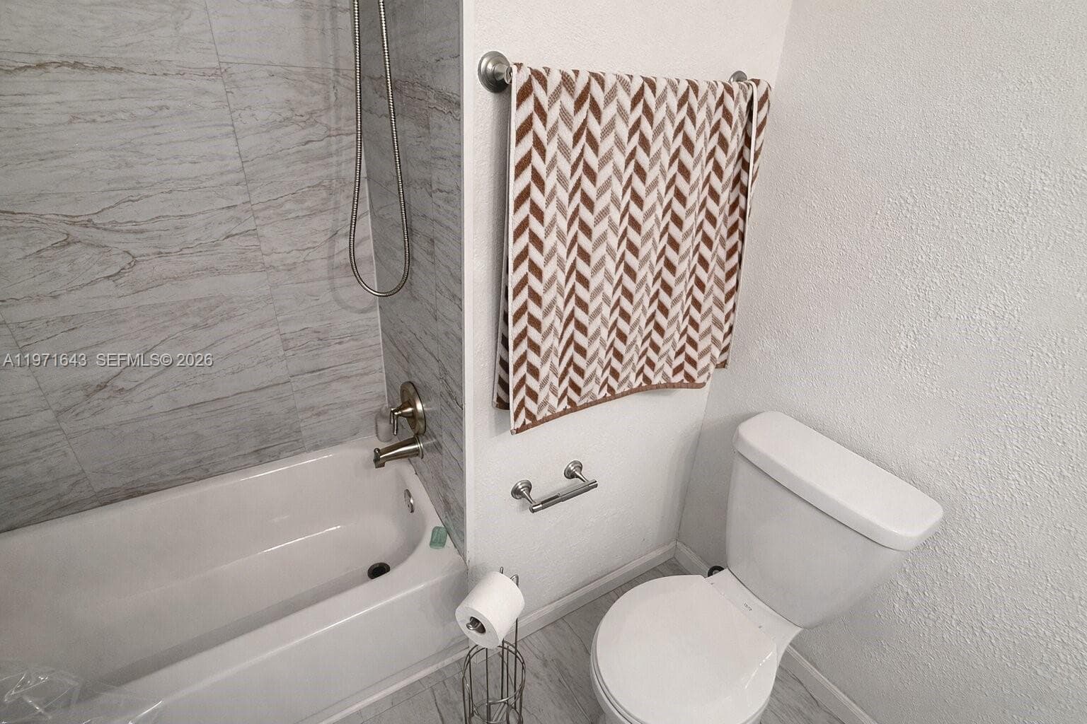 LAKE PARK CONDO NO 1 - BL · #2H in Miami - Photo 14