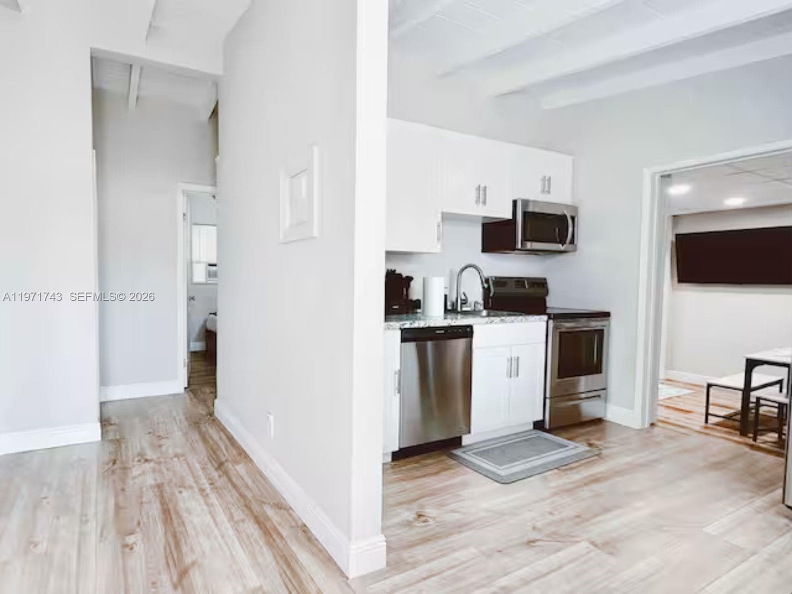 308 NE 8th Ct #0 photo 2
