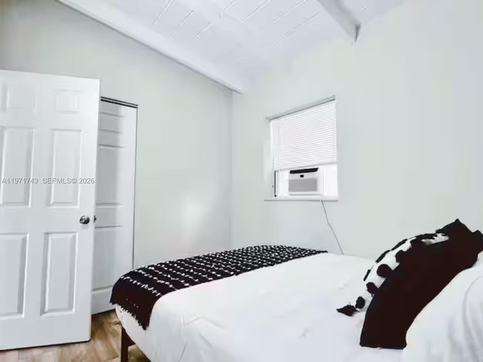 308 NE 8th Ct #0 photo 6