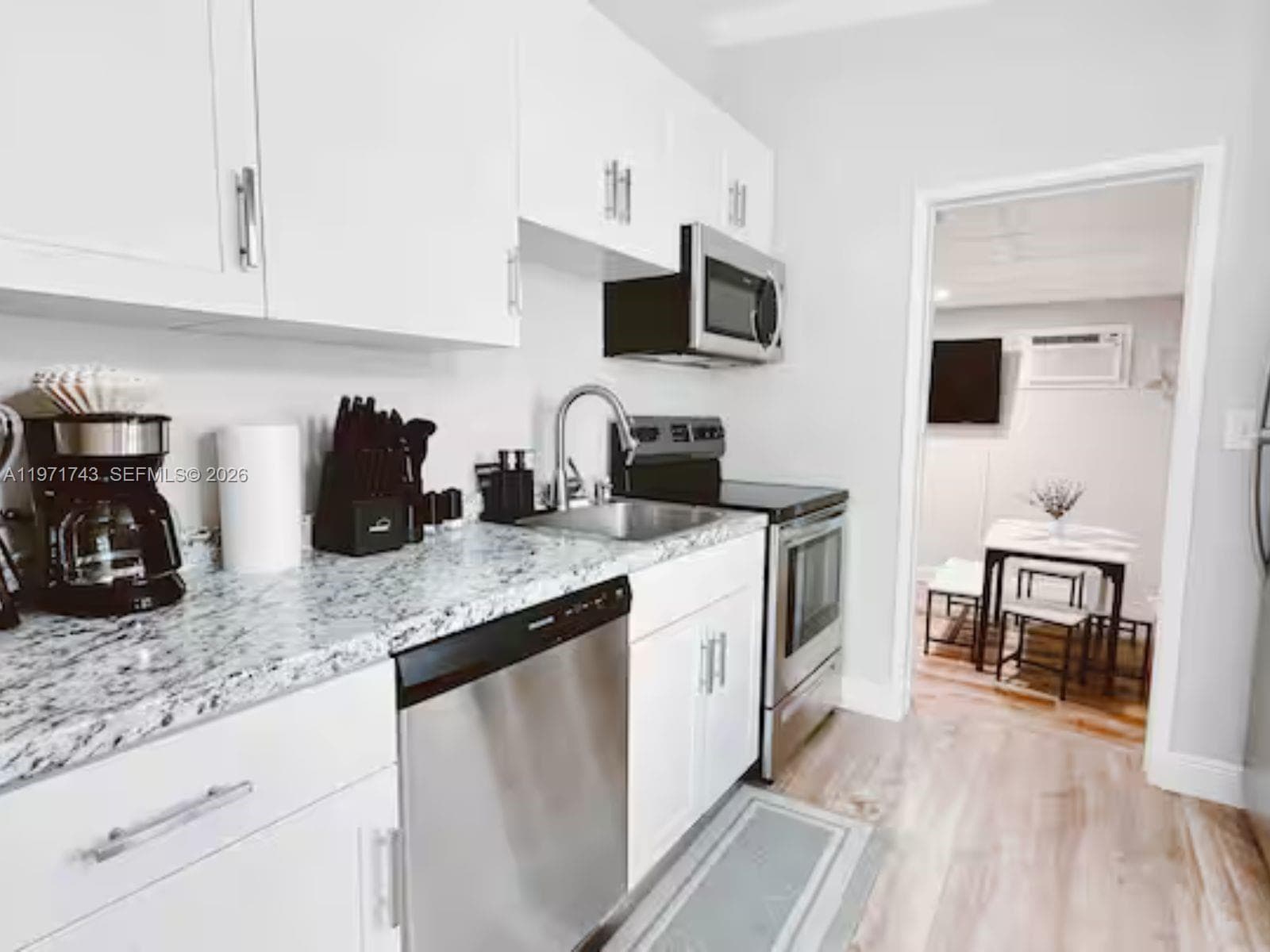 308 NE 8th Ct #0 photo 3
