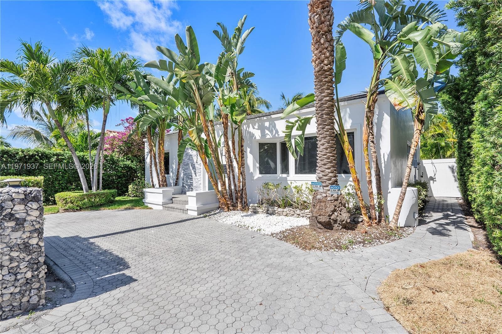8934 Harding Ave photo 2