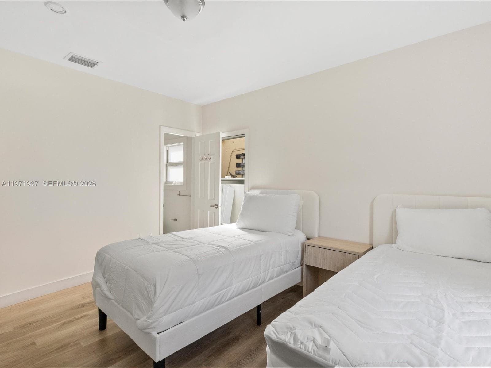 8934 Harding Ave photo 33