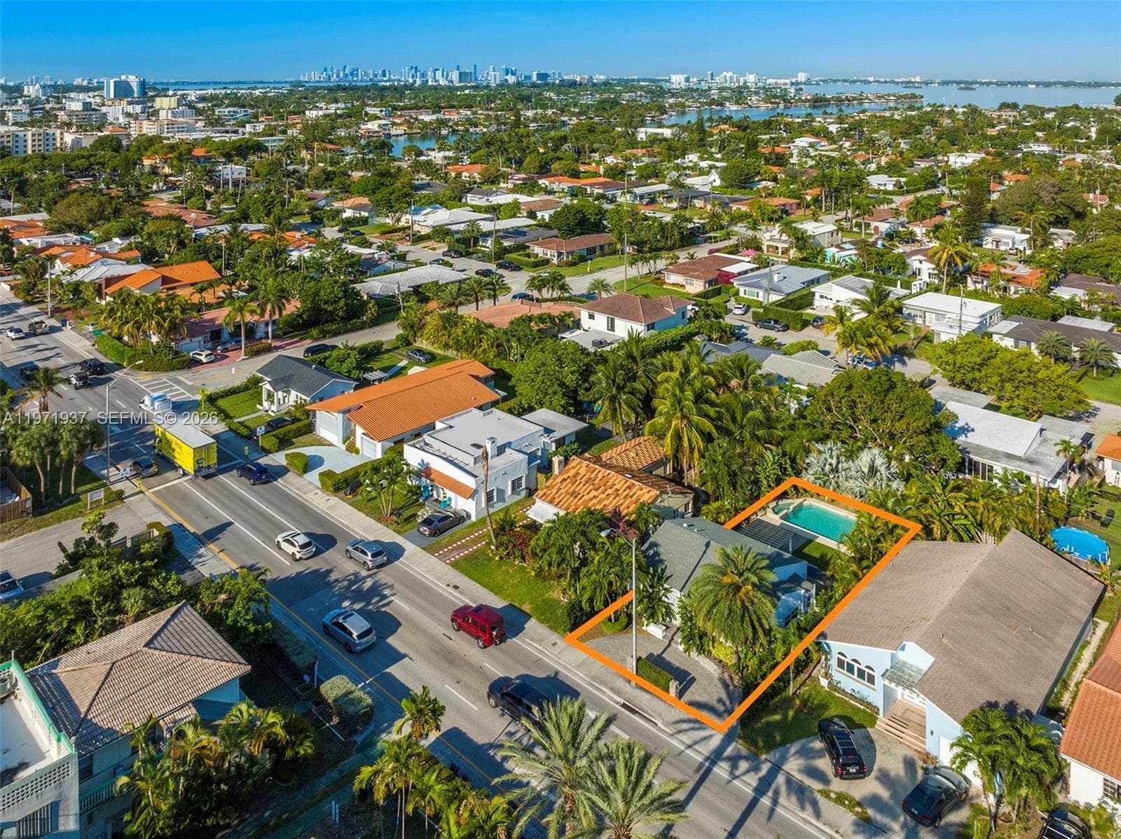8934 Harding Ave photo 4