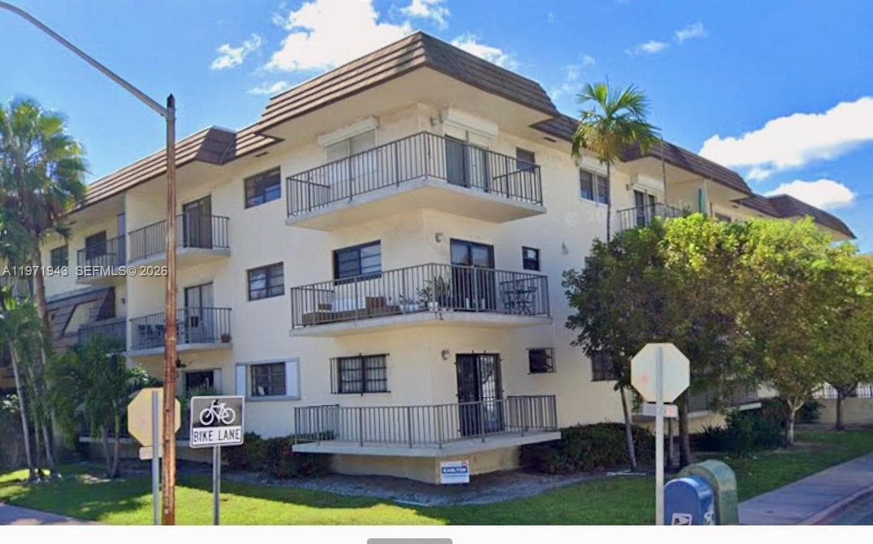 EASTVIEW VILLAS · #202 in Miami Beach - Photo 1