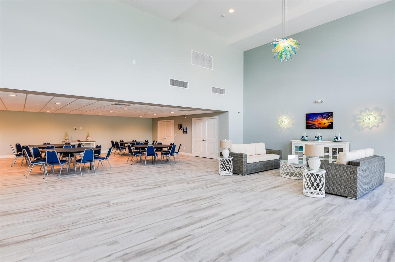HUGE PARTY MEETING SPACE