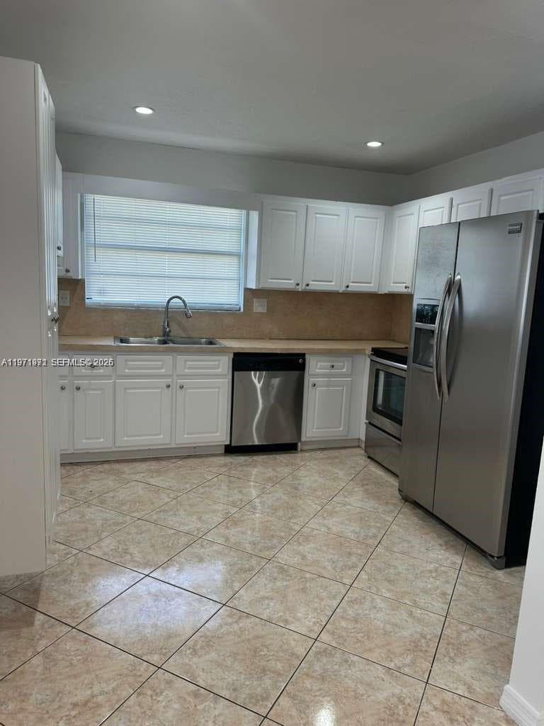 208 SW 2nd Ave photo 6
