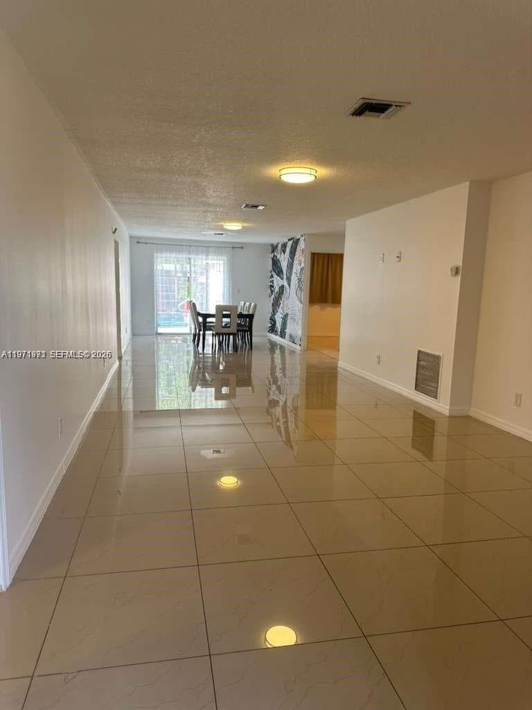 208 SW 2nd Ave photo 13