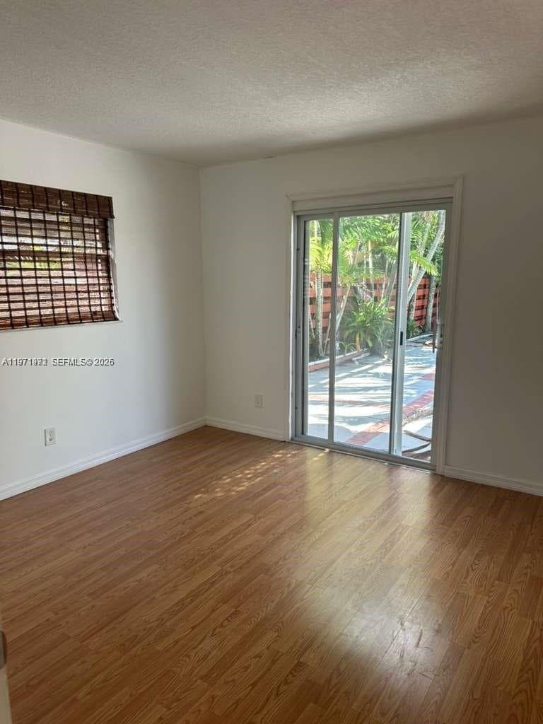 208 SW 2nd Ave photo 17