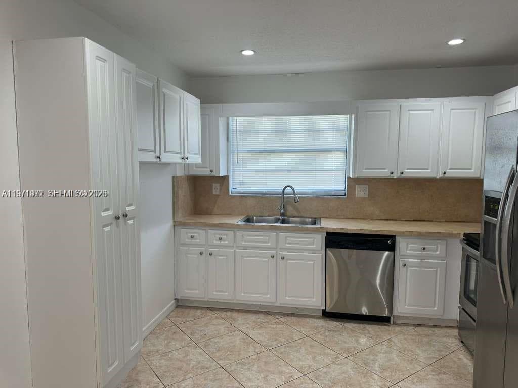 208 SW 2nd Ave photo 5