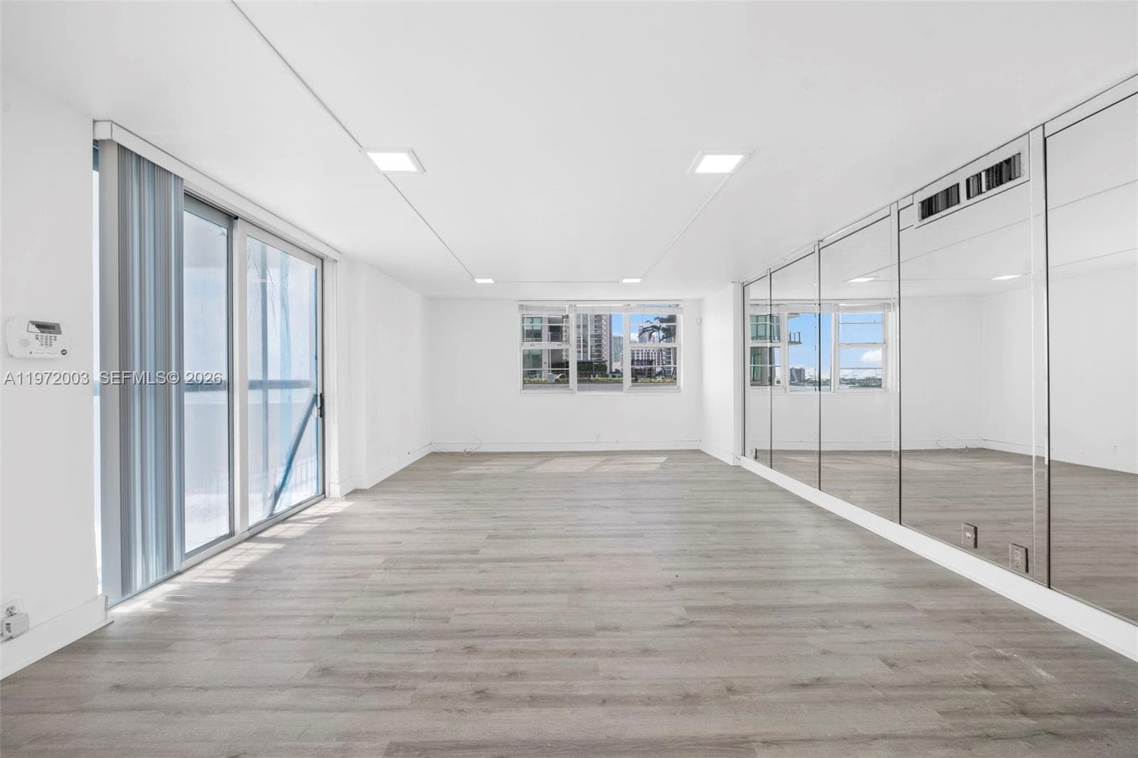 BAY PARK TOWERS CONDO · #1010 in Miami - Photo 5