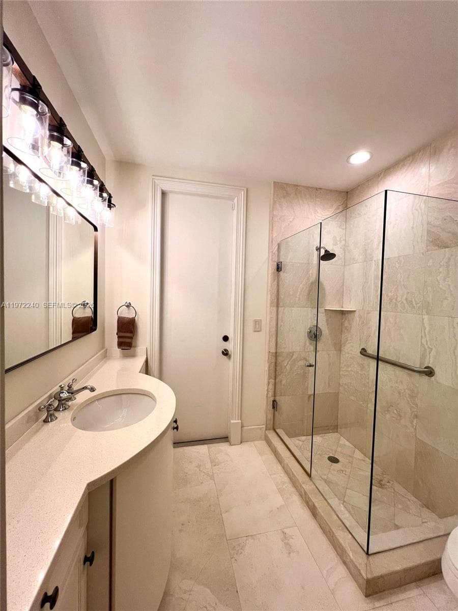 20 Avacado St photo 30