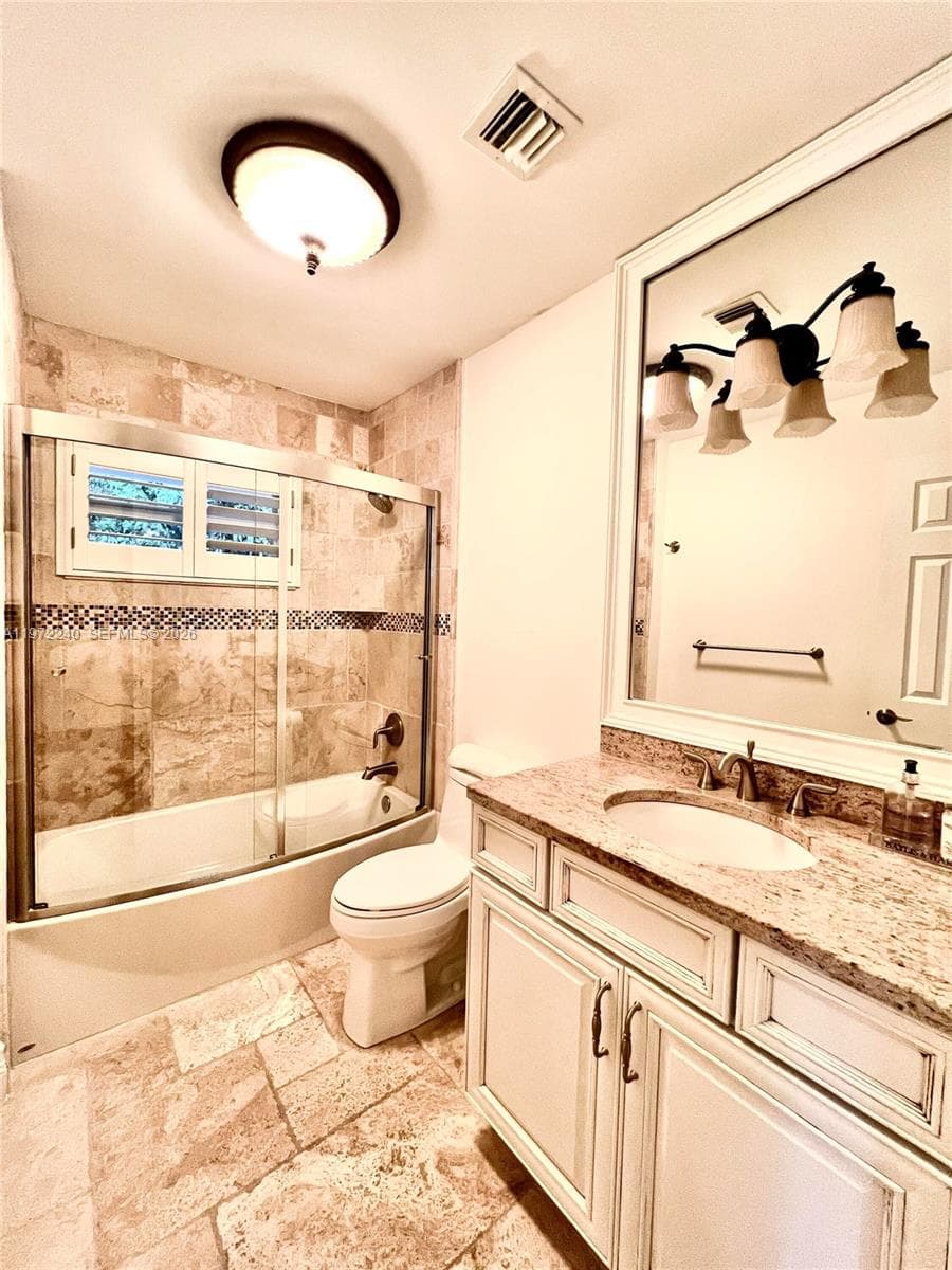 20 Avacado St photo 39