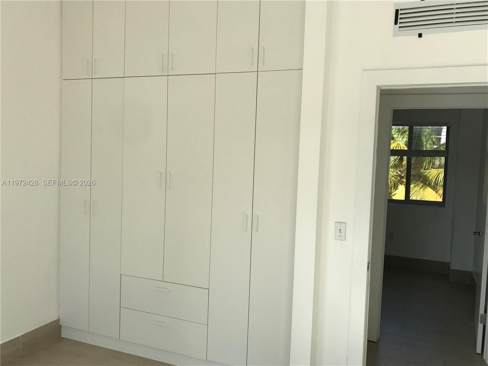 EVELYN · #206 in Miami Beach - Photo 9