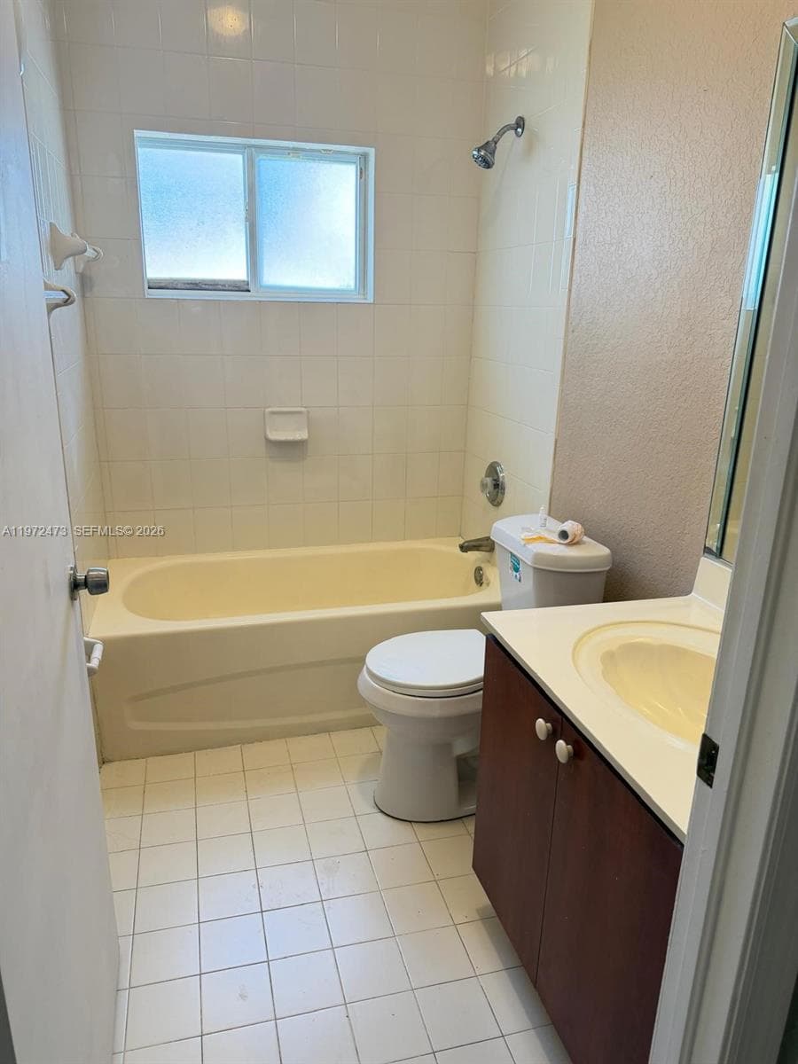 718 SE 12th Ter #. photo 13