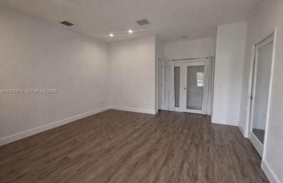 718 SE 12th Ter #. photo 17