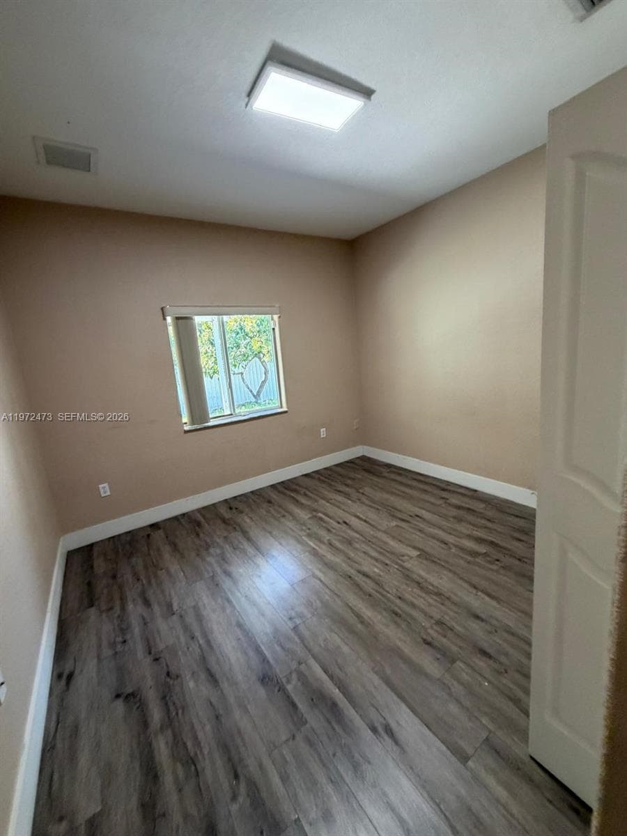 718 SE 12th Ter #. photo 12