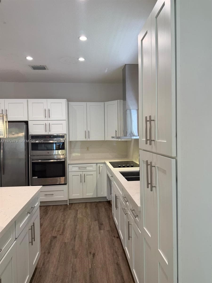 718 SE 12th Ter #. photo 9