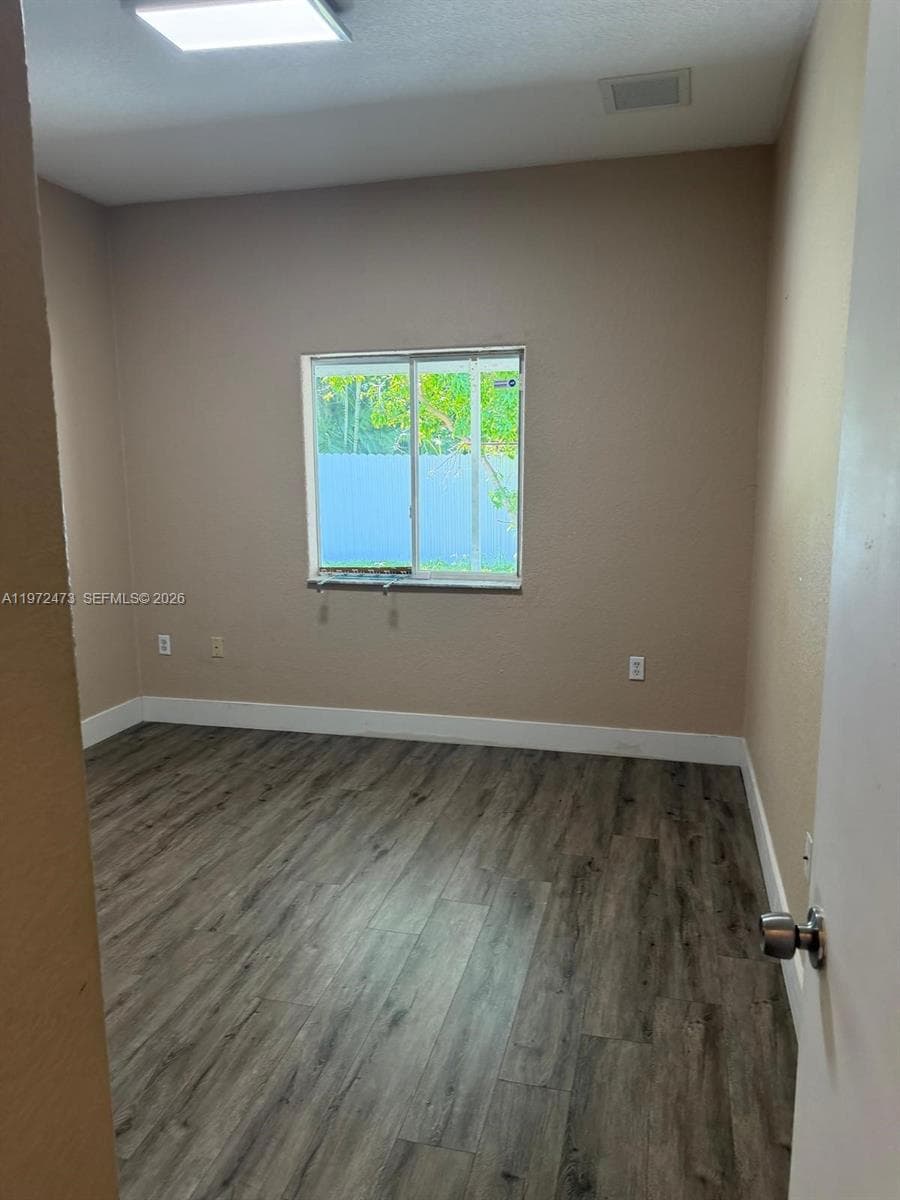 718 SE 12th Ter #. photo 10