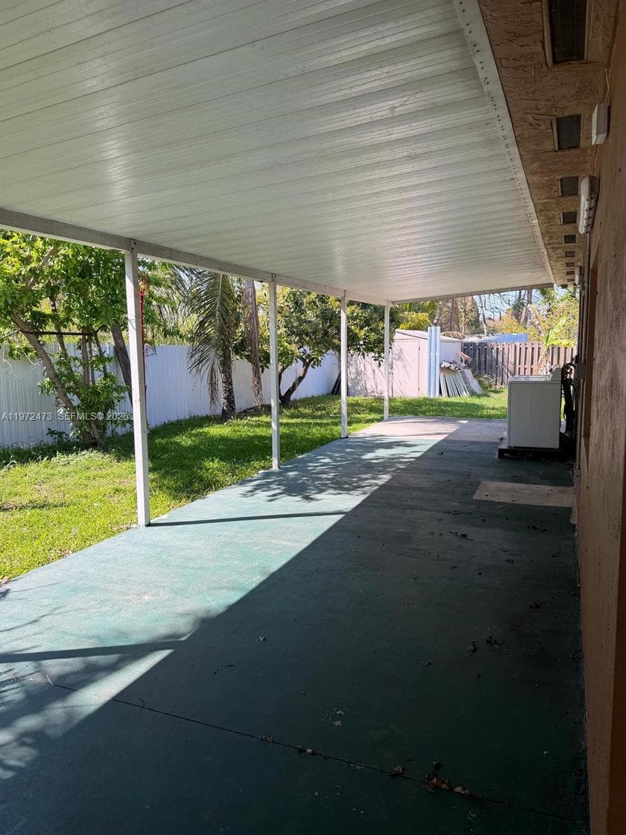 718 SE 12th Ter #. photo 8