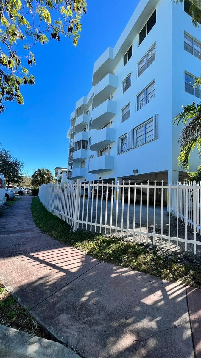 LISETTE CONDO · #407 in Miami Beach - Photo 11