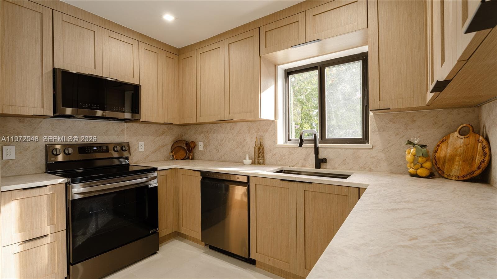 1221 Biarritz Dr photo 6