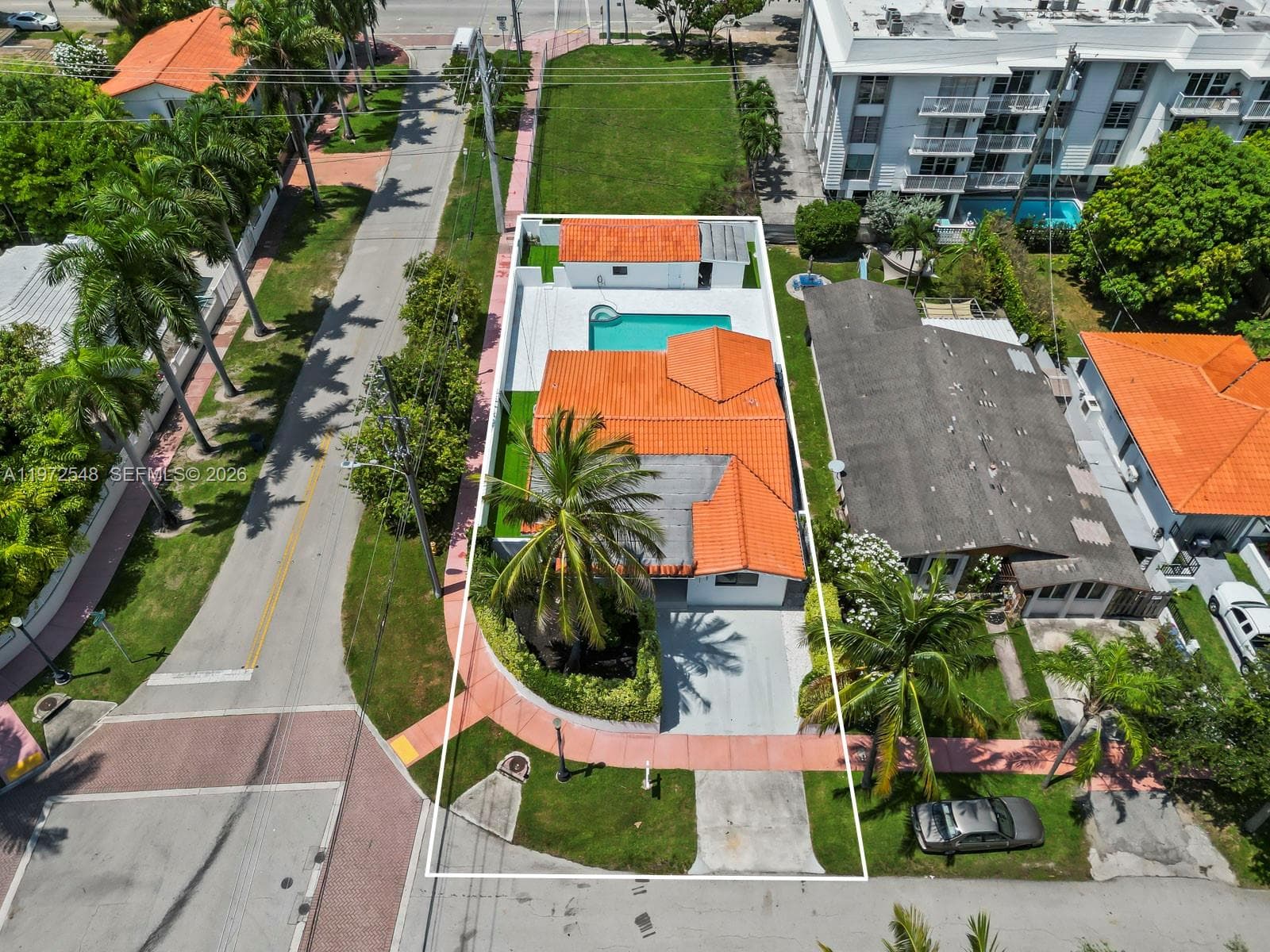 1221 Biarritz Dr photo 8