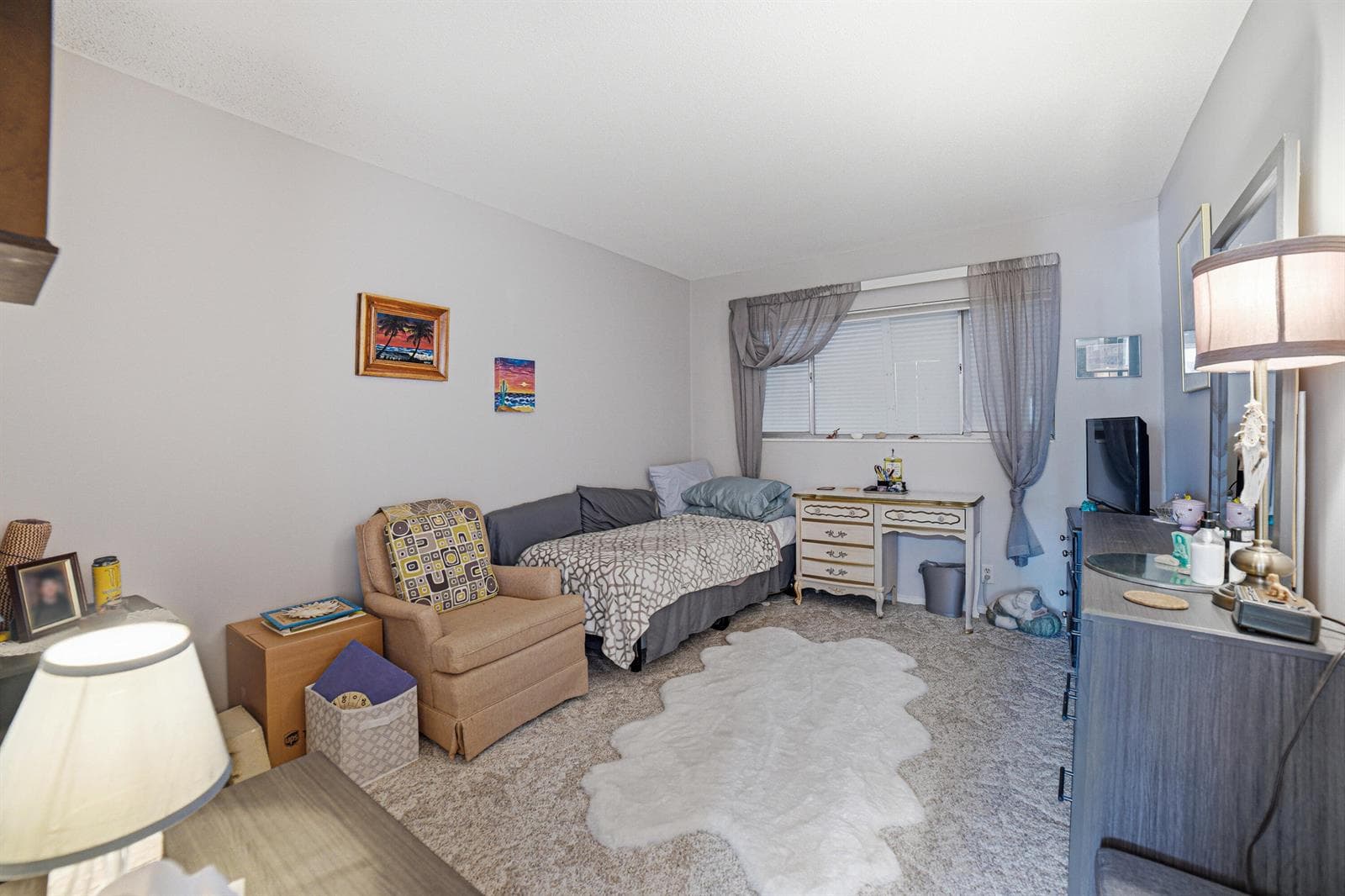 207 Bedroom2