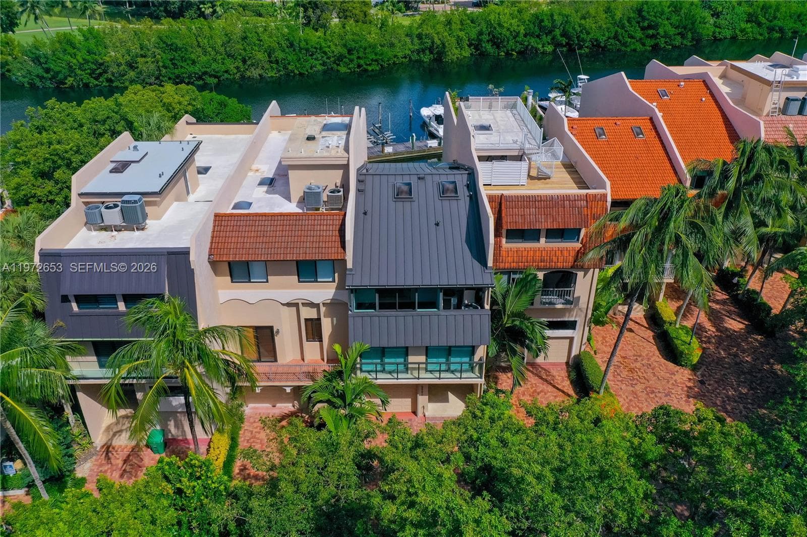 5990 Paradise Point Dr photo 3