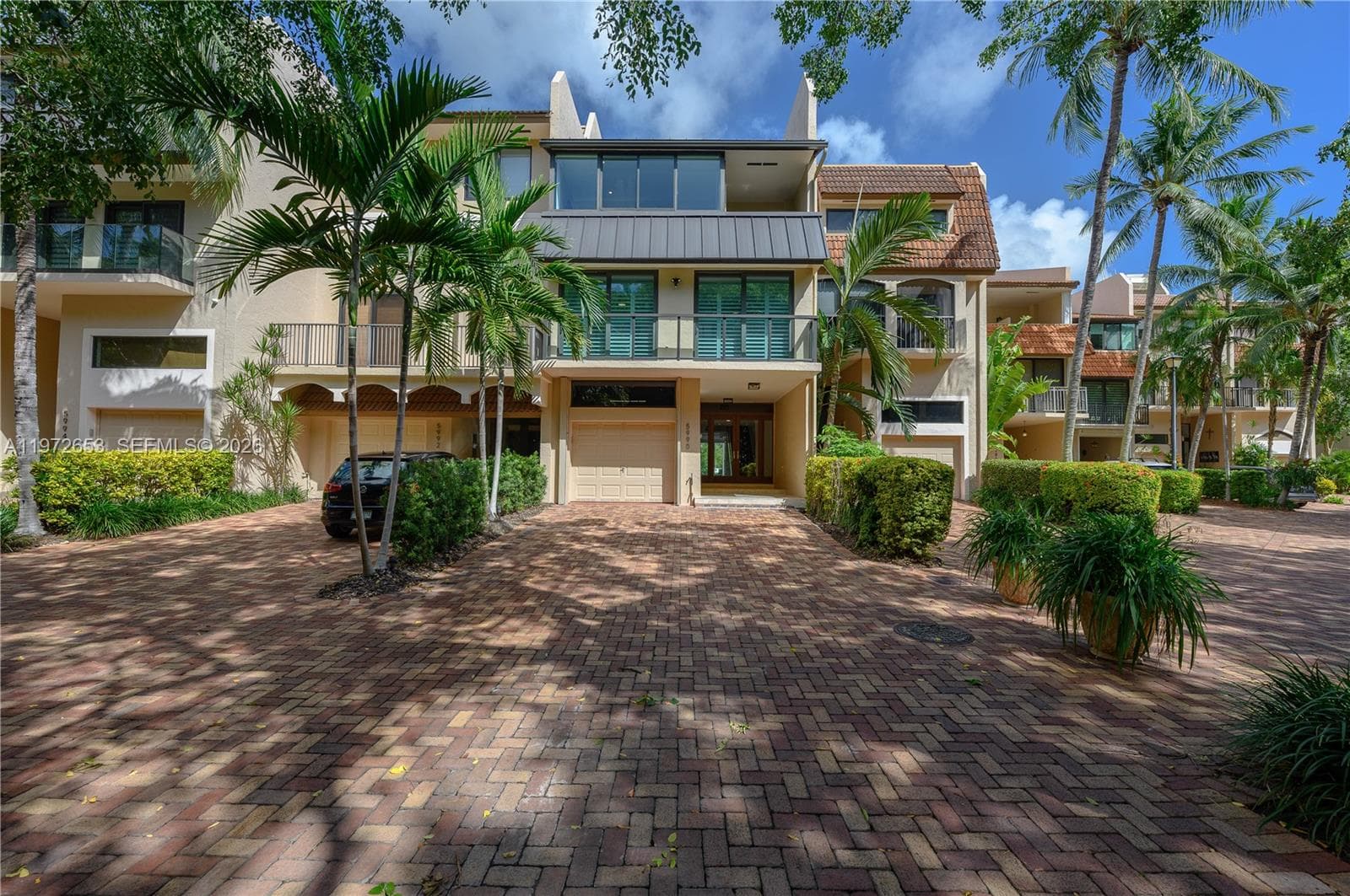 5990 Paradise Point Dr photo 4